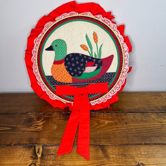 Handmade Duck Embroidered & Appliqué Wall Hanging Red Ruffle Lace Trim 16" Dia - Picture 1 of 8
